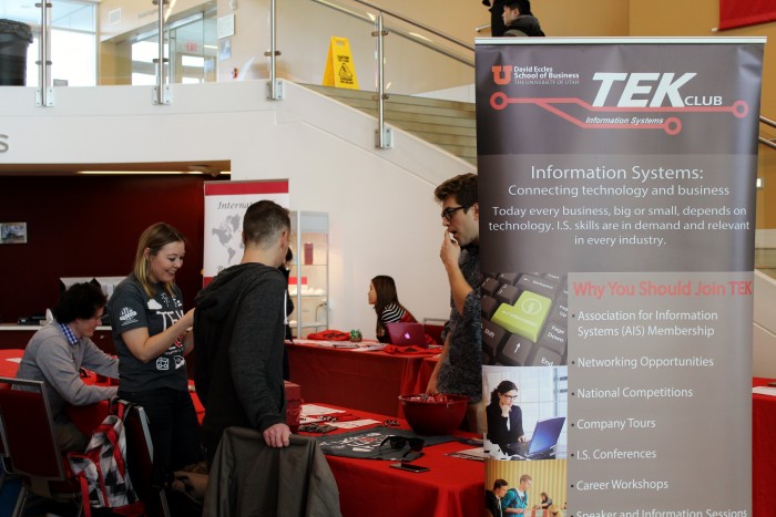 Students meet employers at TEK Club event.